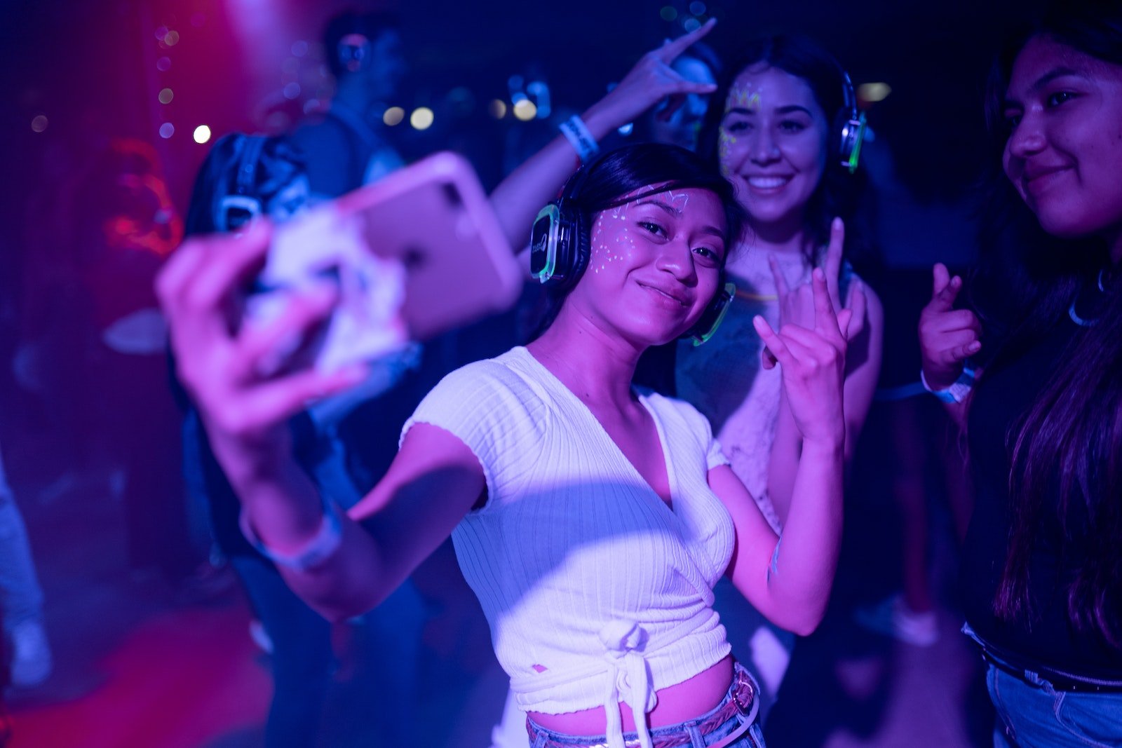 What is Bottle Service: Crazy 5 Things You Need to Know What does bottle service in NY?
